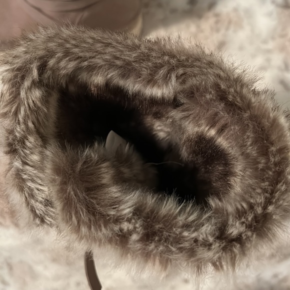 TOMS suede boots with rubber soles size 7 - Picture 6 of 6